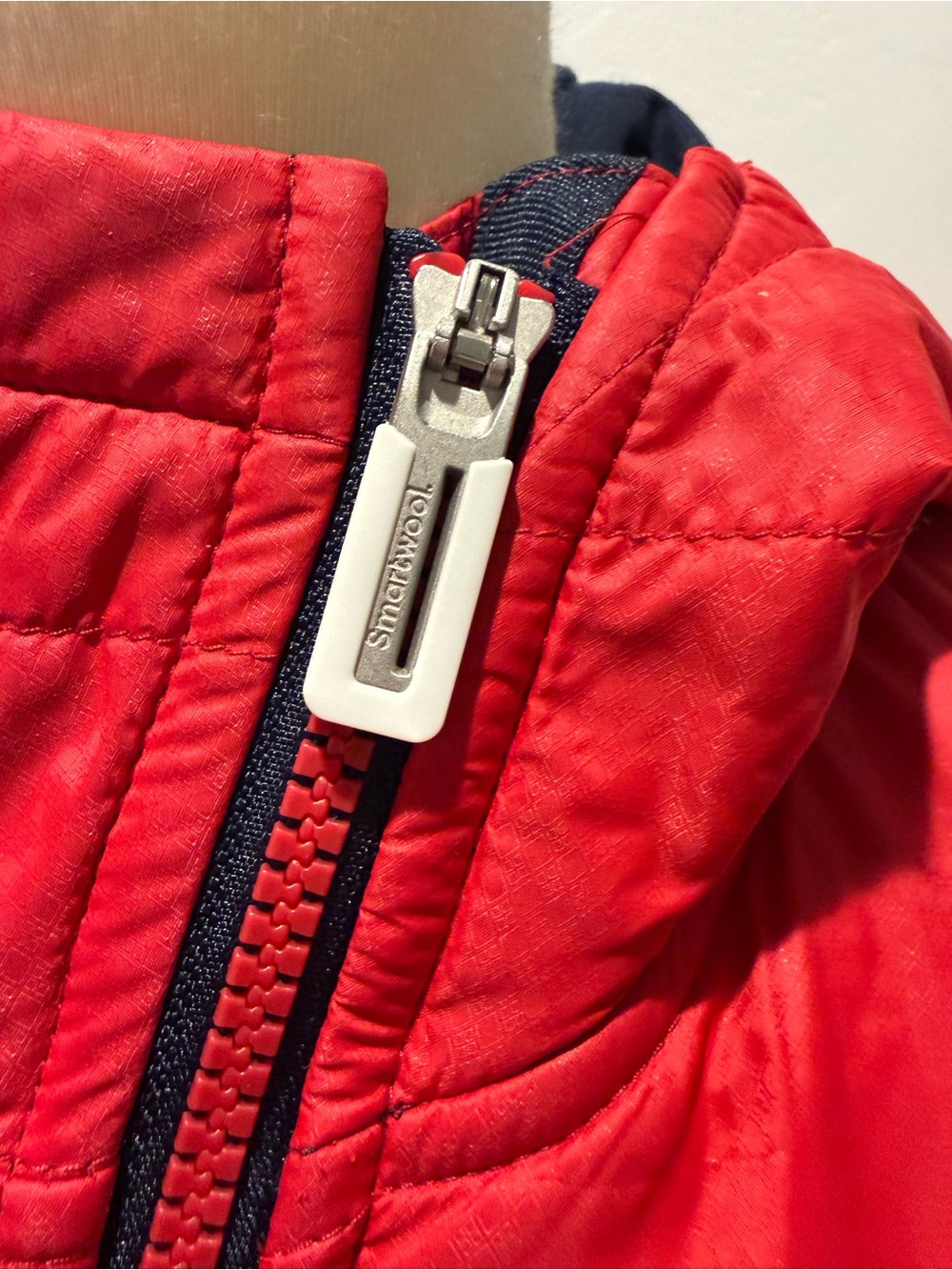 Smartwool Women's Smartloft 60 Hoodie Vest in the "Currant" red - Picture 4 of 6
